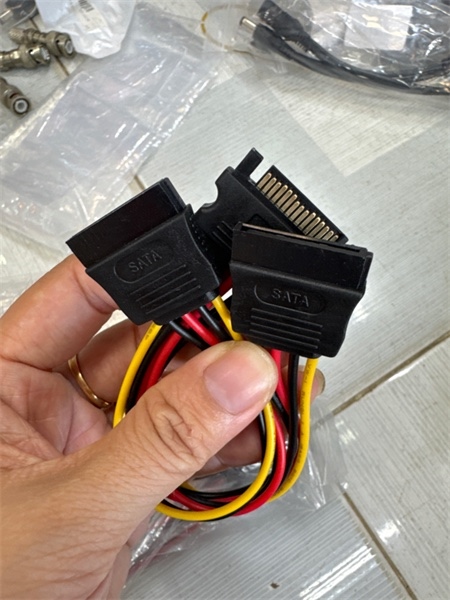 Cáp chia nguồn Sata 1 ra 2 - Kèm dịch vụ lắp đặt kết nối ổ cứng thứ 2
