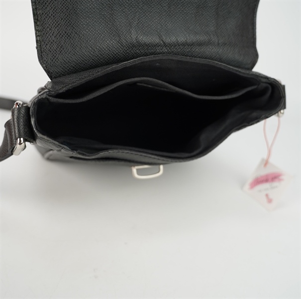 Túi LV đeo chéo màu đen size 20 KG+