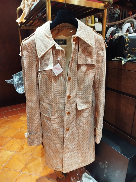 Áo khoác Fendi vàng bò - A Long live (HP-A1007)