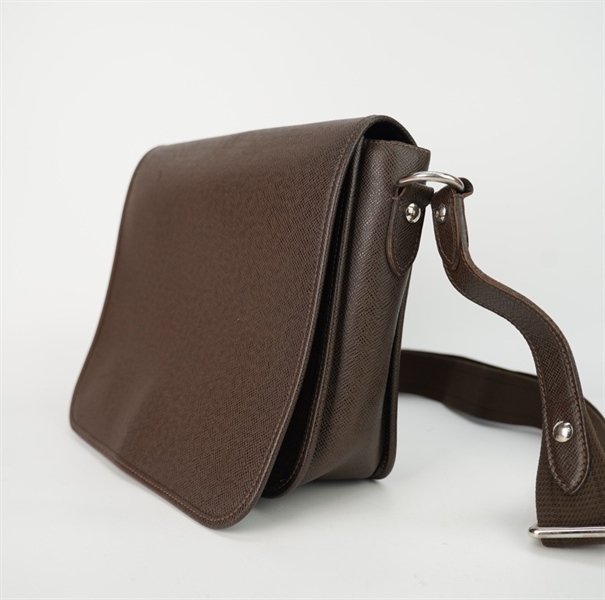 Túi LV đeo chéo màu nâu nhám size 28 KG+