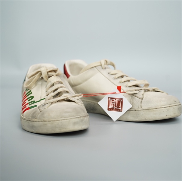 Giày GG trắng logo chữ xanh đỏ size 8 (BQ) KG+