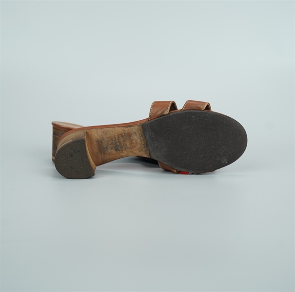 Dép Hermes màu nâu đen cao 3p size 36 (BQ) KG+