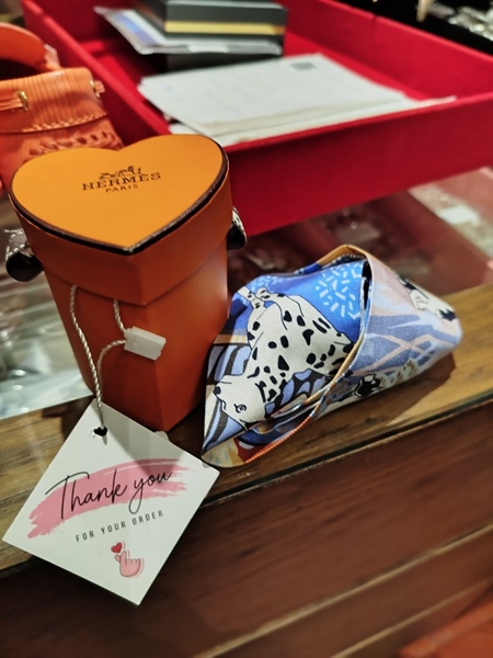 Khăn Hermes hộp trái tim KG+