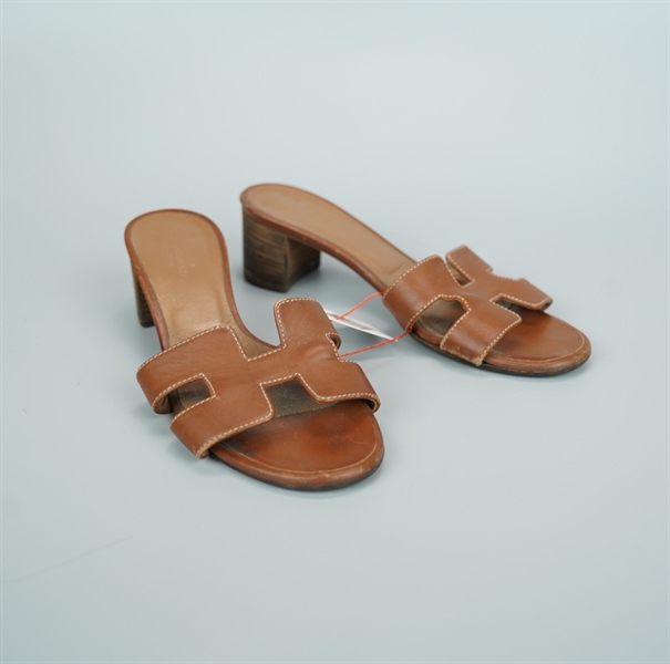 Dép Hermes màu nâu đen cao 3p size 36 (BQ) KG+