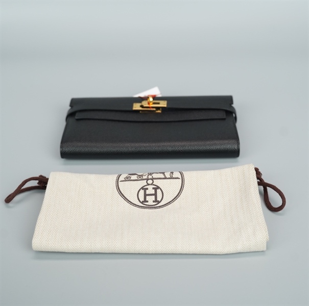 Ví Hermes đen khóa vàng +