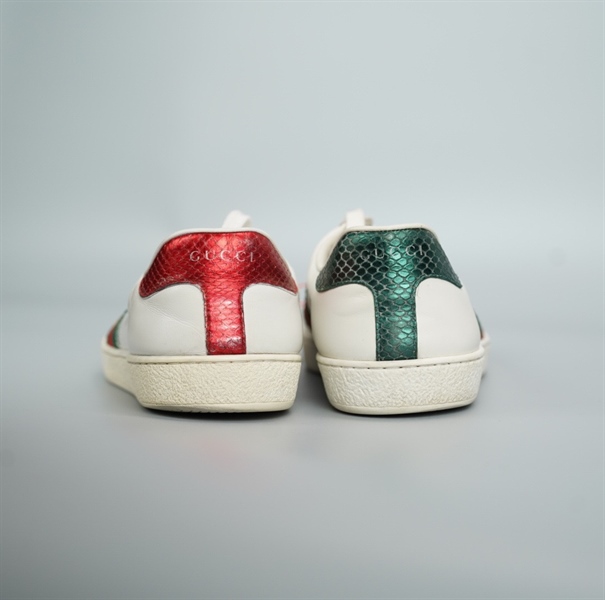 Giày GG trắng con ong size 8 (BQ) KG+