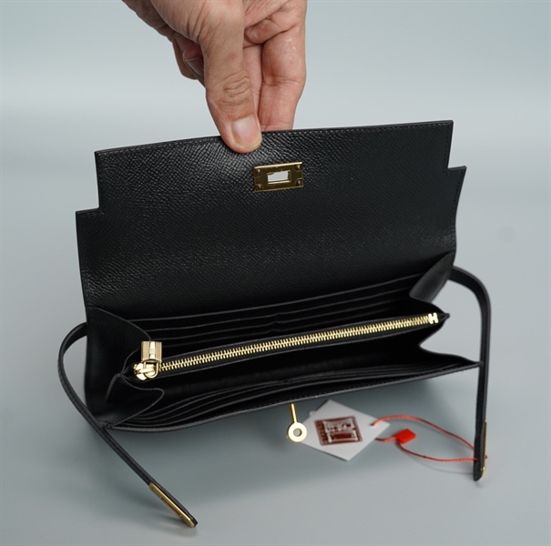 Ví Hermes đen khóa vàng +