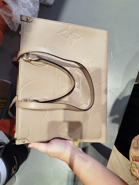Túi LV onthego màu xám size 34 (TB) +