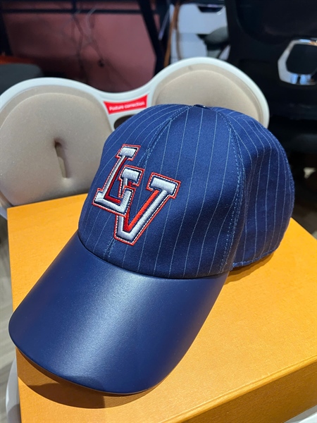 Nón LV lưỡi trai xanh đen thêu chữ (BQ) KG+