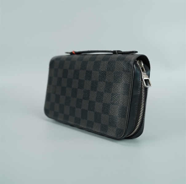 Túi LV clutch ô vuông đen bóng size 22 (BQ) KG+