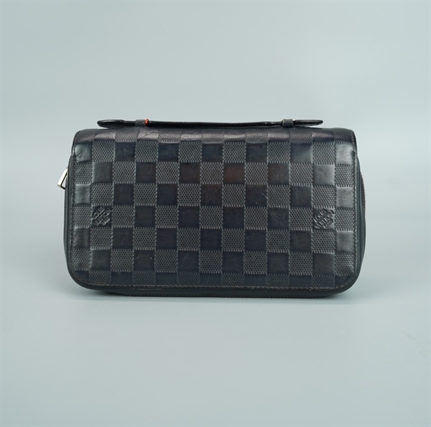 Túi LV clutch ô vuông đen nổi size 22 (BQ) KG+