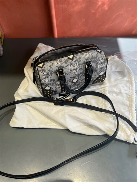 Túi MCM màu xám size 18 +