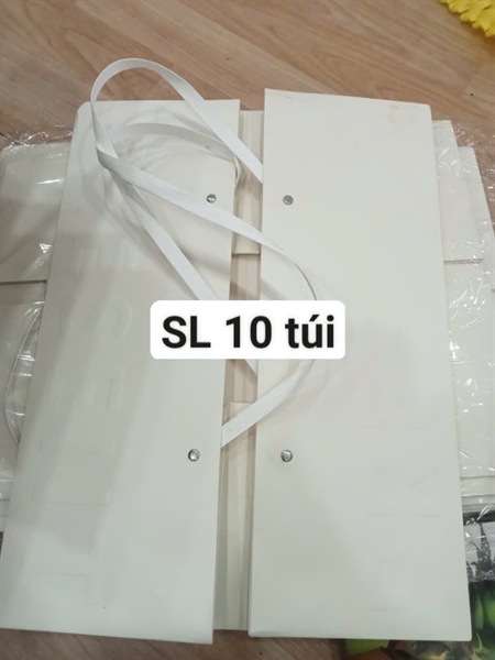 Túi nhập màu trắng