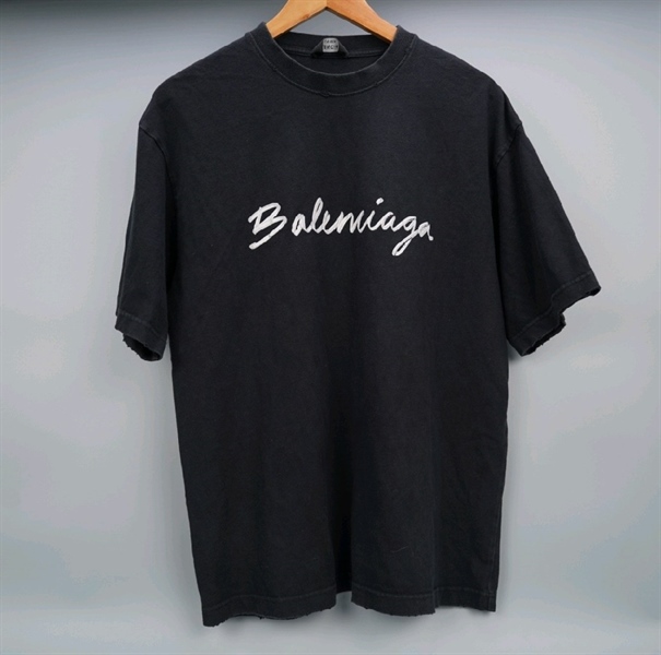 Áo thun Balenciaga đen in chữ (BQ) KG+