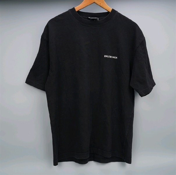 Áo thun Balenciaga đen in chữ (BQ) KG+