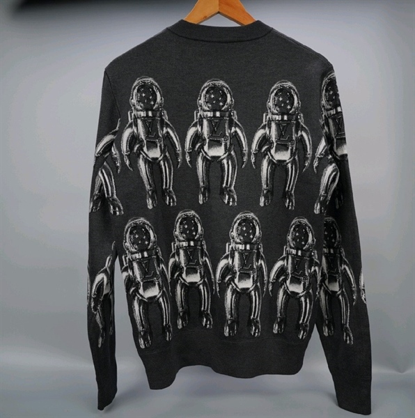 Áo thun LV đen hình người (BQ) KG+