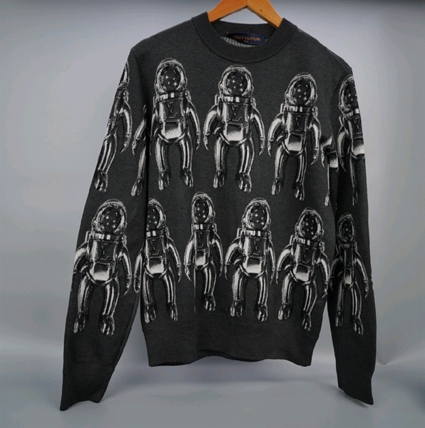 Áo thun LV đen hình người (BQ) KG+