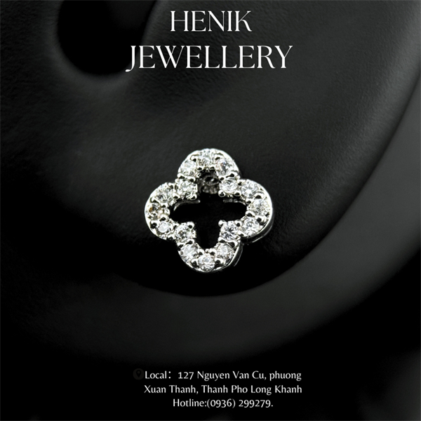 7.2 FOUR LEAF CLOVER LINE GEMS EARRING - STAINLESS STEEL x ALLOY