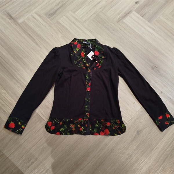 Áo thun D&G đen phối hoa đỏ size M - A Long Live (HP-A680-BB)