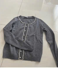 Áo len Valentino xám đính ngọc trai (HP-A1182-BB) KG+