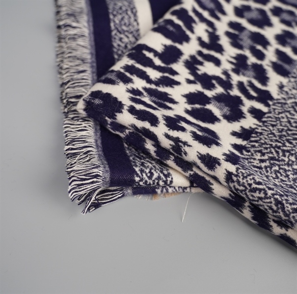 Khăn Dior xanh đen da báo ++