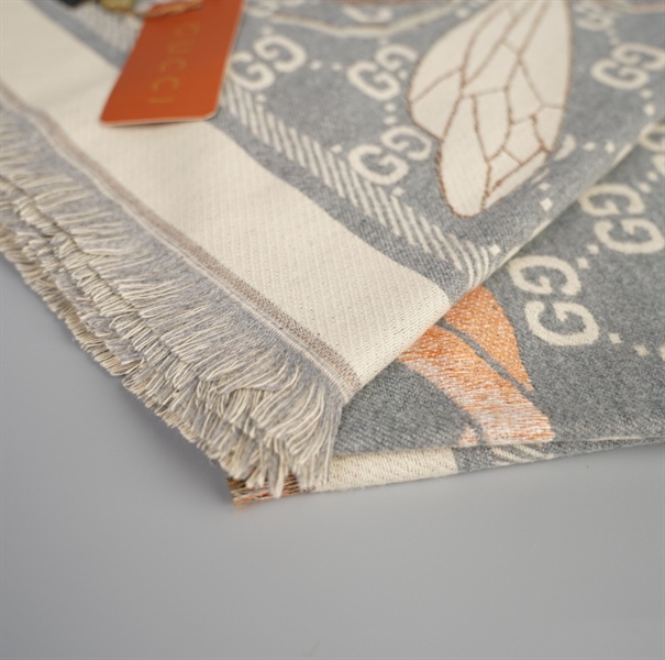 Khăn GG xanh nhạt ++