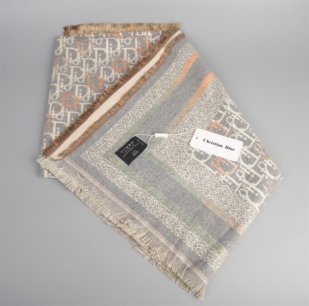 Khăn Dior xám chữ ++