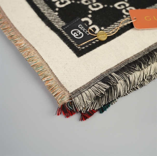 Khăn GG xanh đen con ong ++