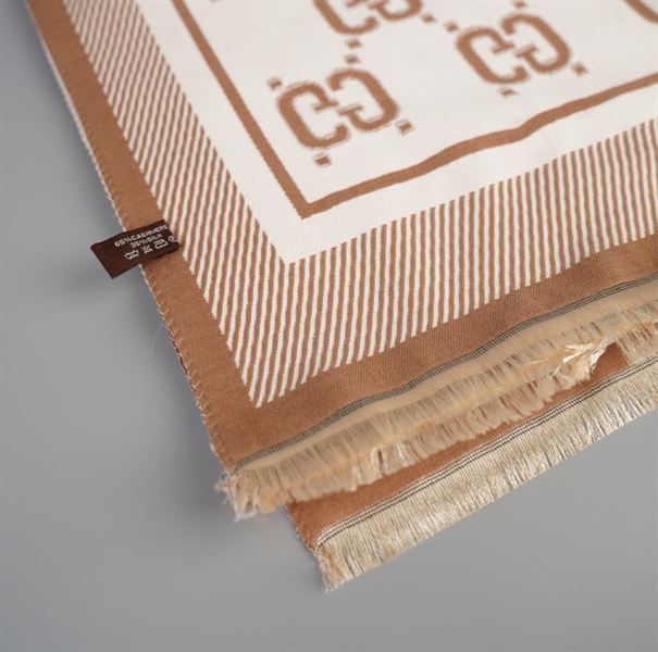 Khăn GG nâu nhạt ++