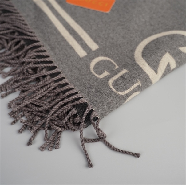 Khăn GG màu xám ++