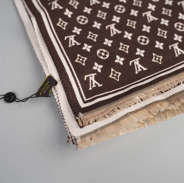 Khăn LV nâu đen ++