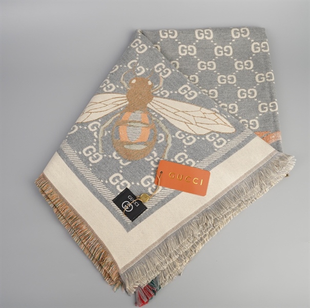 Khăn GG xanh nhạt ++