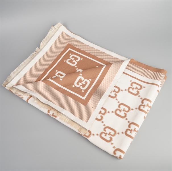 Khăn GG nâu nhạt ++