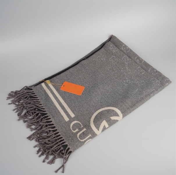 Khăn GG màu xám ++