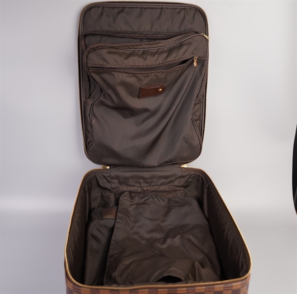 Vali LV ô vuông đen KG+