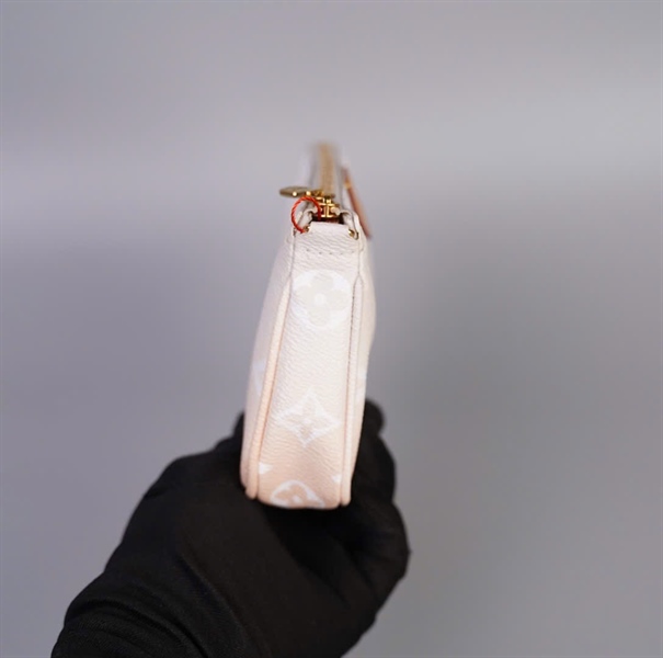 Túi LV hoa trắng màu nude size 18 (TB) +