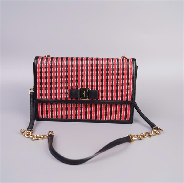 Túi Salvatore sọc đen đỏ size 24 (TB) +