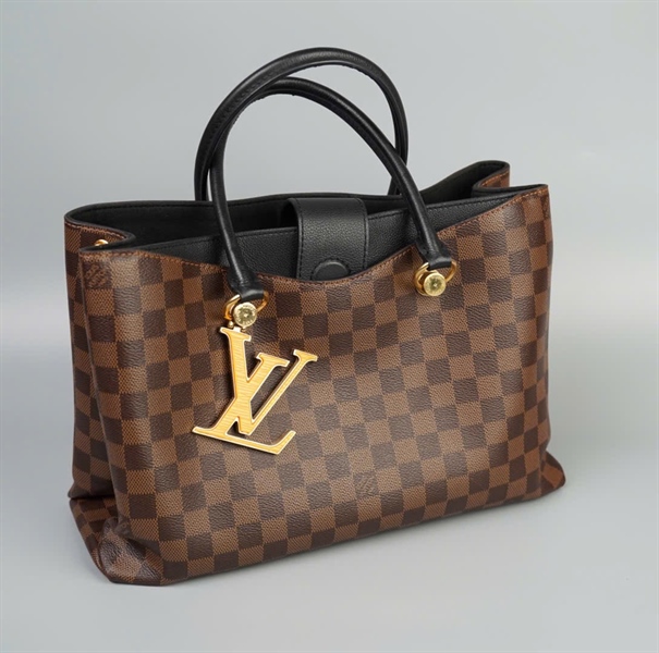 Túi LV ô vuông nâu charm logo vàng size 34 (TB)+