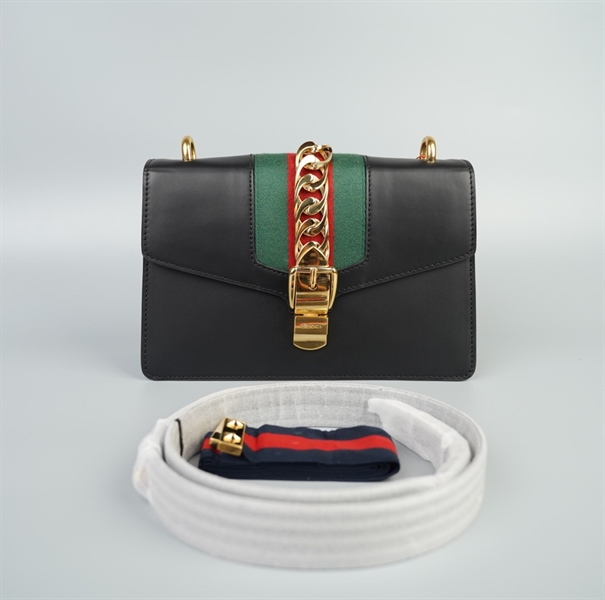 Túi GG Sylvie đen size 26 (TB) +