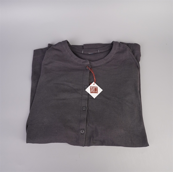 Áo thun đen gài nút KG+