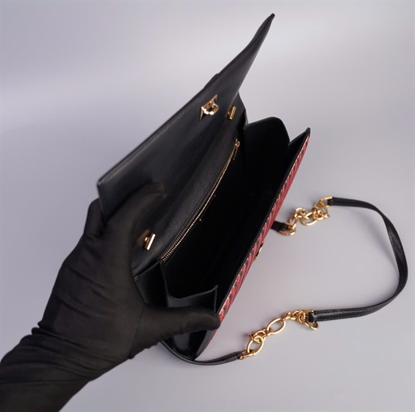 Túi Salvatore sọc đen đỏ size 24 (TB) +