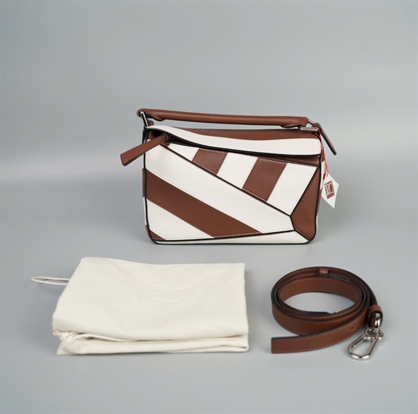 Túi Loewe trắng nâu size 24 (TB) +