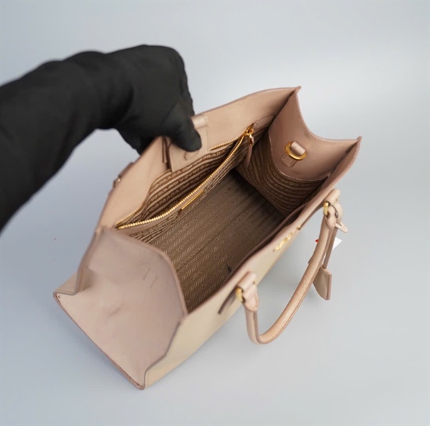 Túi Prada màu nude size 30 KG+