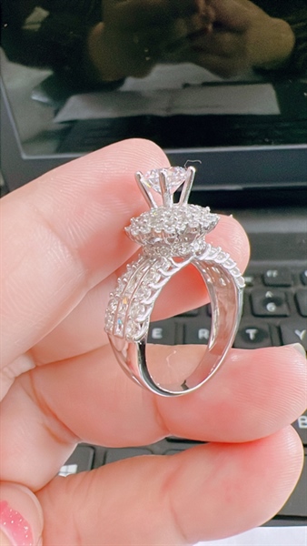 Nhẫn nữ hoa 8 cánh chủ 6li