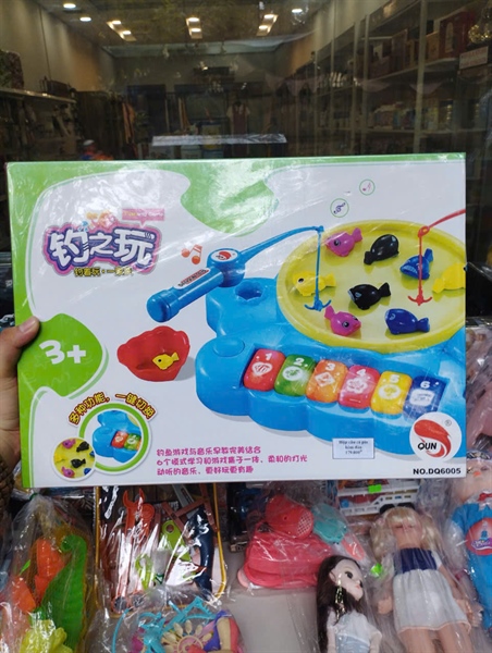 HỘP CÂU CÁ PIN KÈM ĐÀN