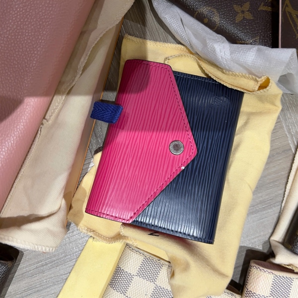 Ví LV xanh nắp hồng gập 3 +