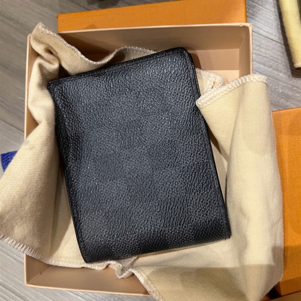 Ví LV gập 2 ô vuông đen +