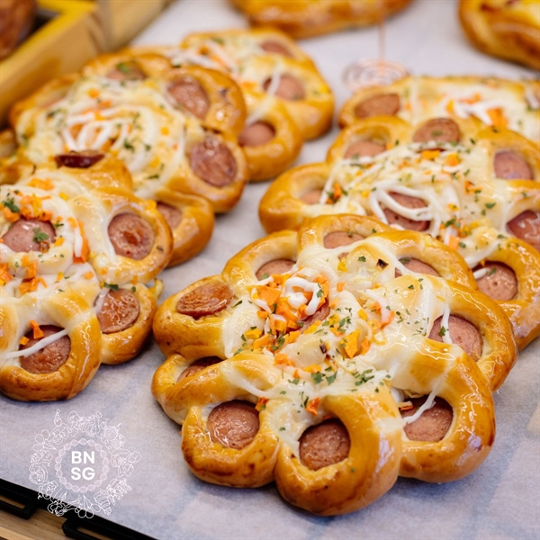 Bánh mì xúc xích bông mai/rau củ BNSG 120g