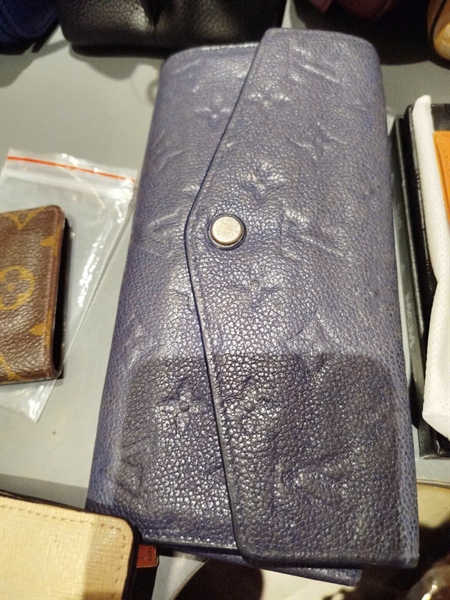 Ví LV hoa xanh da bê KG+