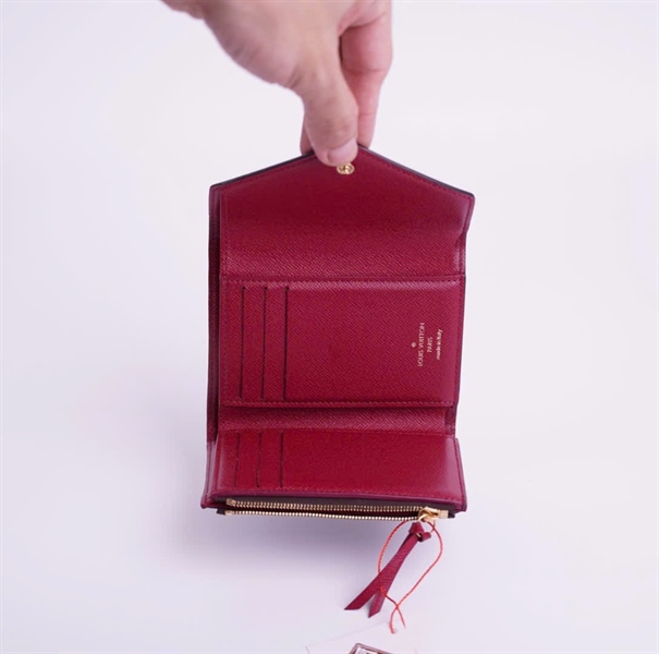 Ví LV hoa nâu gập 3 nút đỏ +